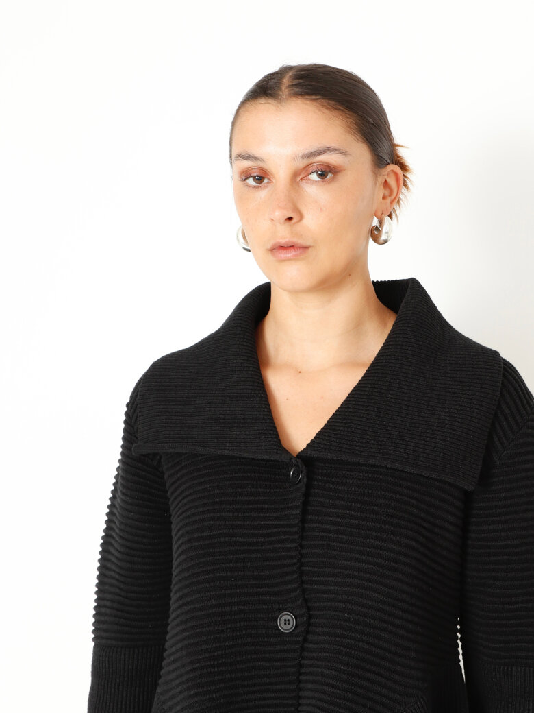 Sort Aarhus - Strikbluse med krave og knapper