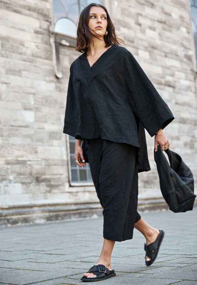 Sort Aarhus - Oversized shirt with wide sleeves