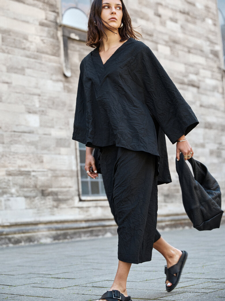 Sort Aarhus - Oversized shirt with wide sleeves