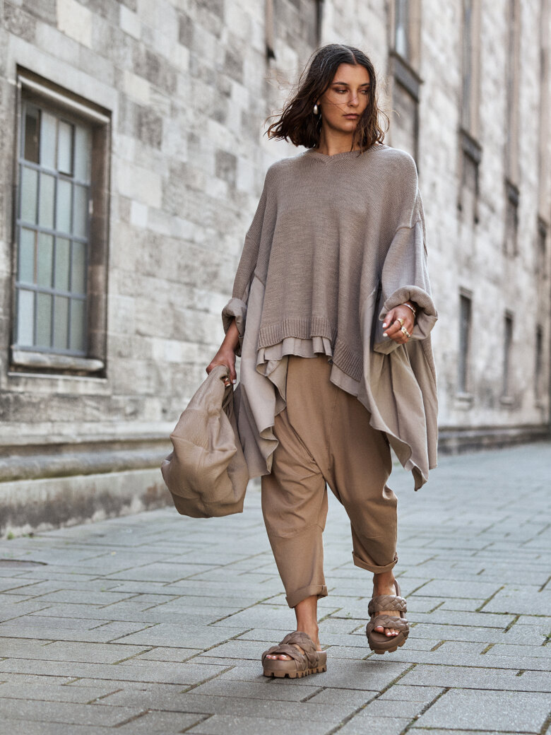 Sort Aarhus - Oversized strikbluse