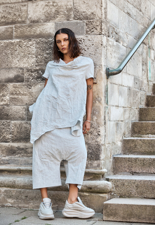 Sort Aarhus - Top with an asymmetrical cut