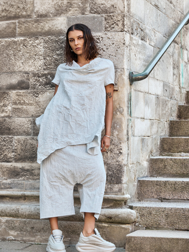 Sort Aarhus - Top with an asymmetrical cut