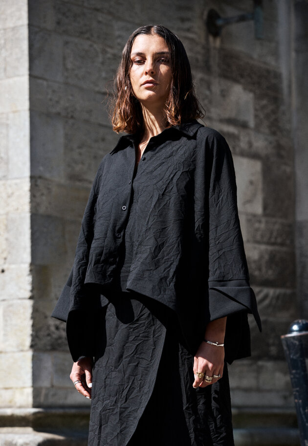 Sort Aarhus - Boxy shirt with buttons and pockets Sort Aarhus - Boxy shirt with buttons and pockets