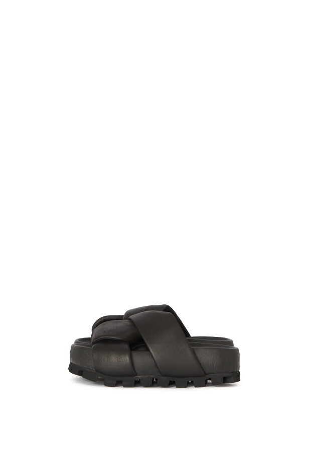 Lofina - Slip on sandal med brede krydsede remme