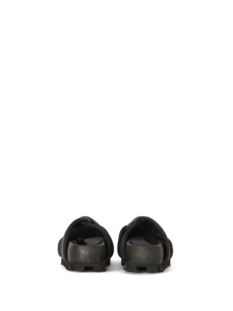 Lofina - Slip on sandal med brede krydsede remme