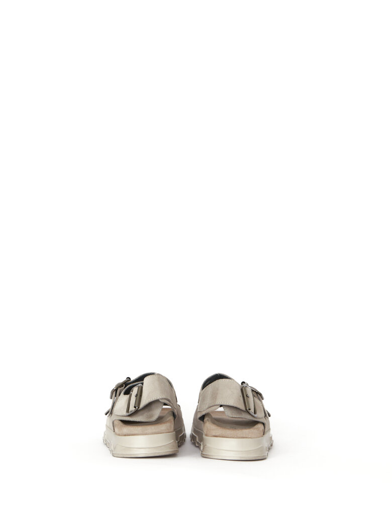 Lofina - Sandal in suede with a footbed sole and buckles