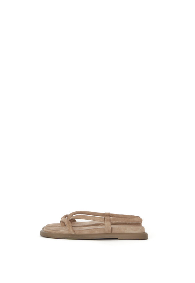 Lofina - Minimalistic and modern sandal in suede Lofina - Minimalistic and modern sandal in suede