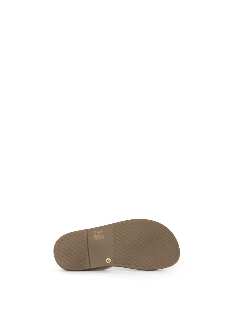 Lofina - Minimalistic and modern sandal in suede