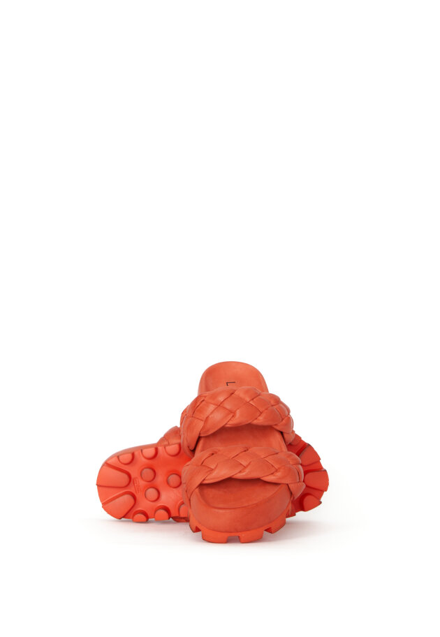 Lofina - Slip on sandal med brede flettede remme