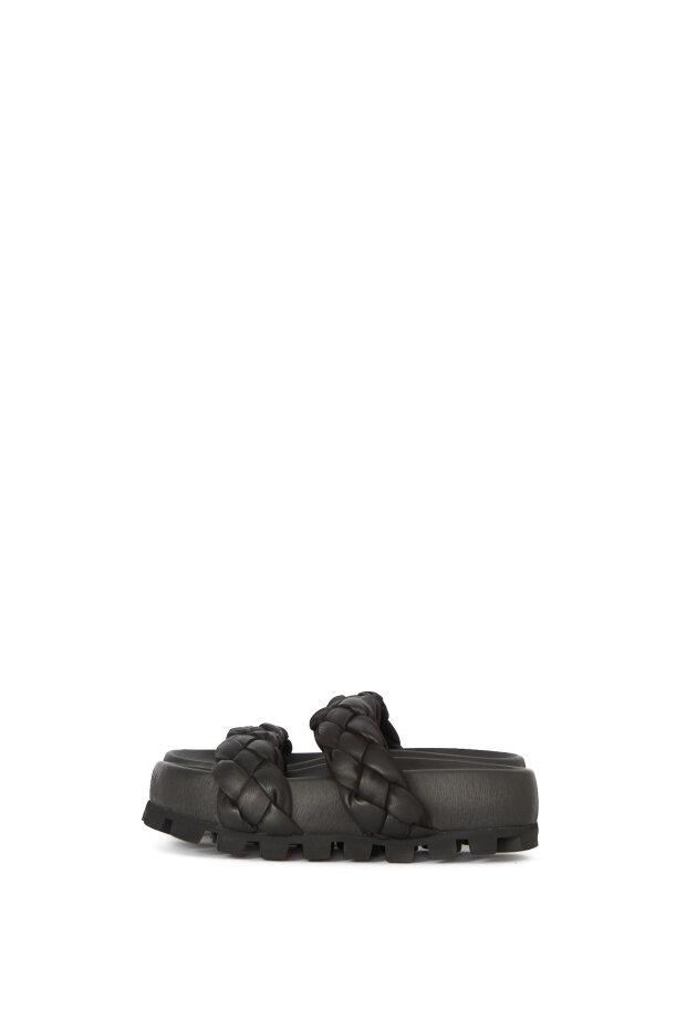 Lofina - Slip on sandal med brede flettede remme