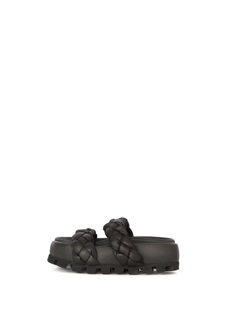 Lofina - Slip on sandal med brede flettede remme