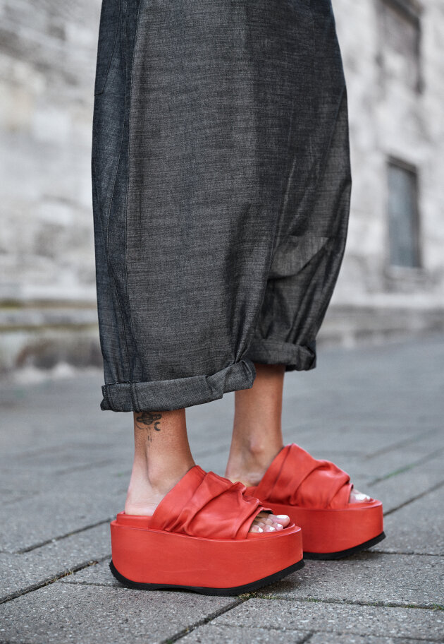 Sort Aarhus - Platform sandal with a soft footbed sole