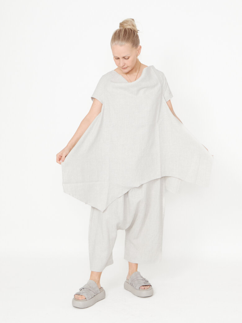 Sort Aarhus - Top with an asymmetrical cut