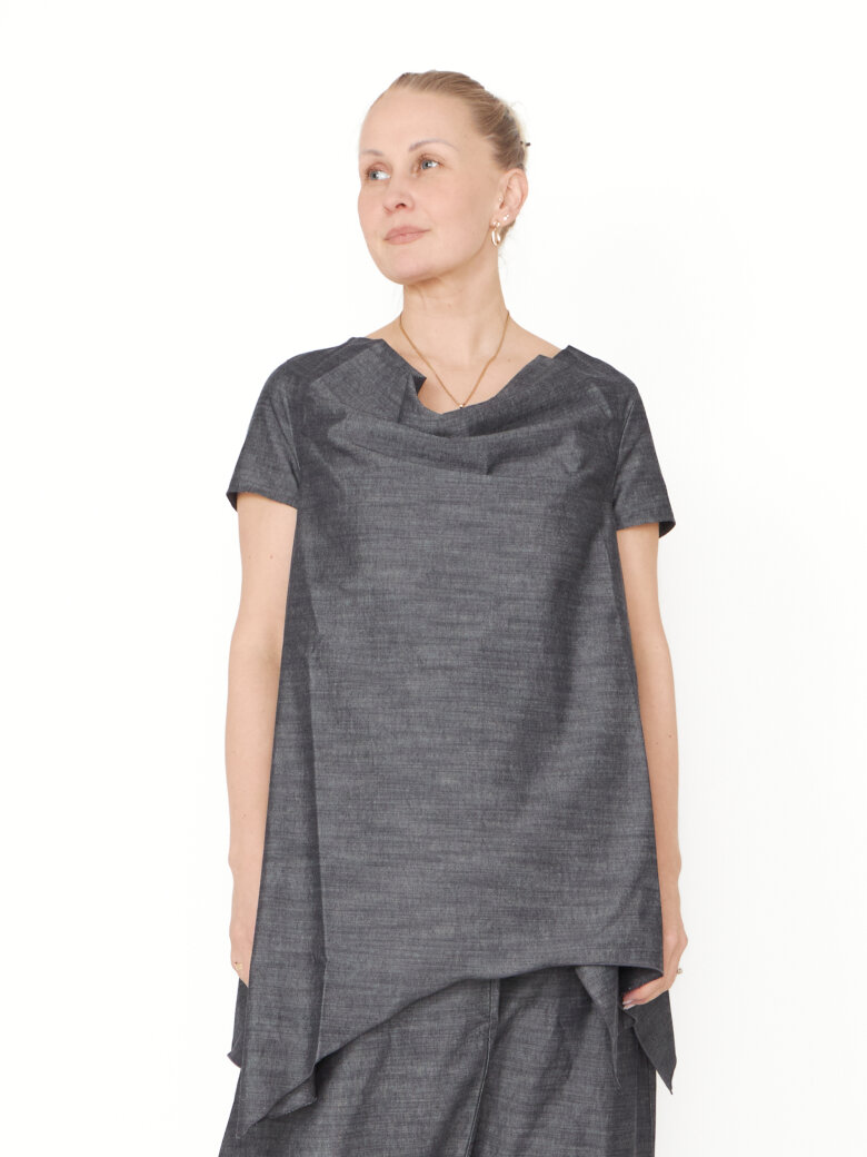 Sort Aarhus - Top with an asymmetrical cut