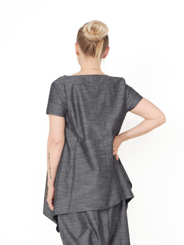 Sort Aarhus - Top with an asymmetrical cut
