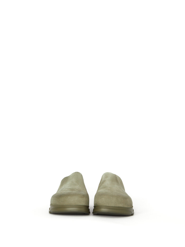 Lofina - Slight on sandal in suede with a footbed sole