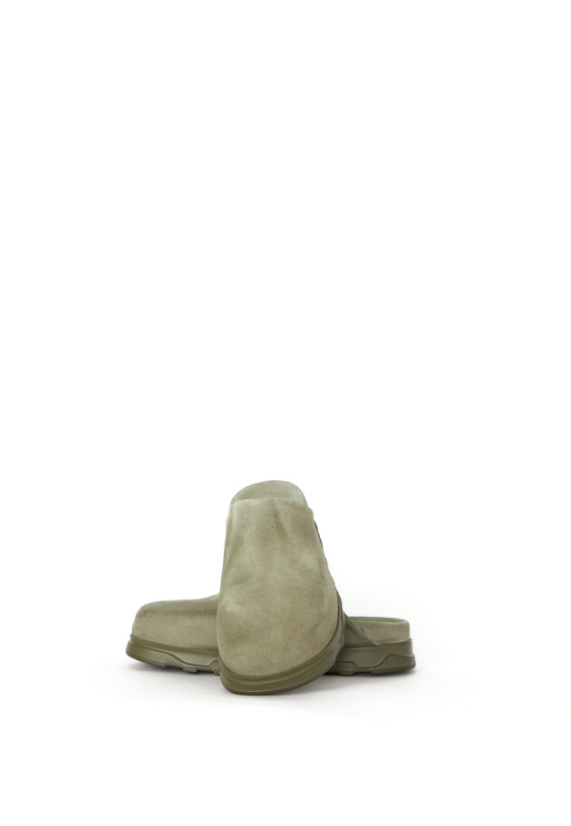 Lofina - Slight on sandal in suede with a footbed sole