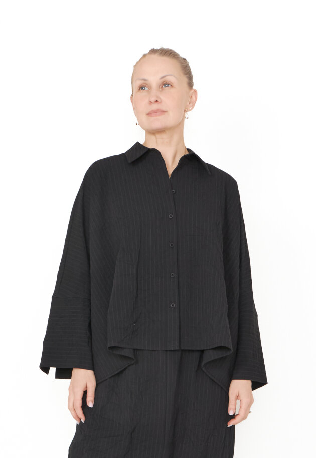 Sort Aarhus - Boxy shirt with buttons and pockets