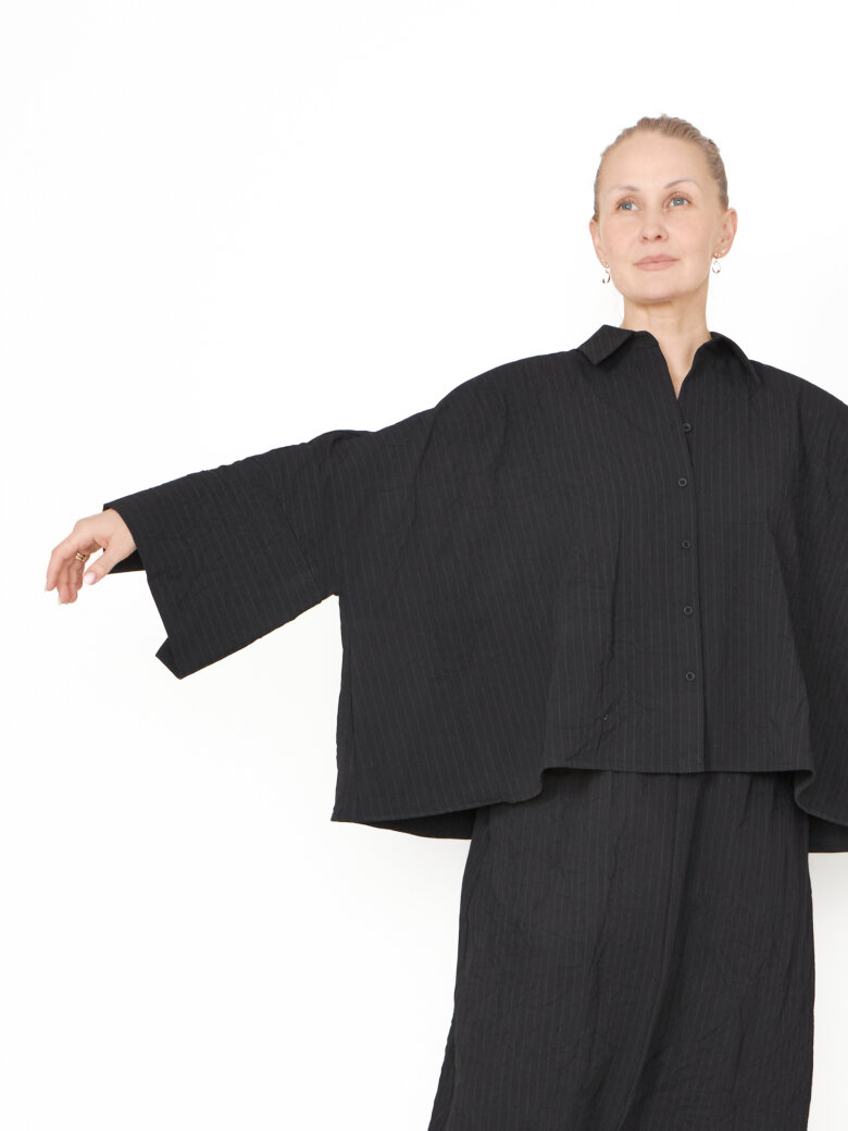 Sort Aarhus - Boxy shirt with buttons and pockets