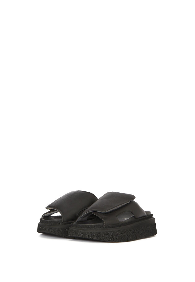 Lofina - Sandal with wide velcro closure