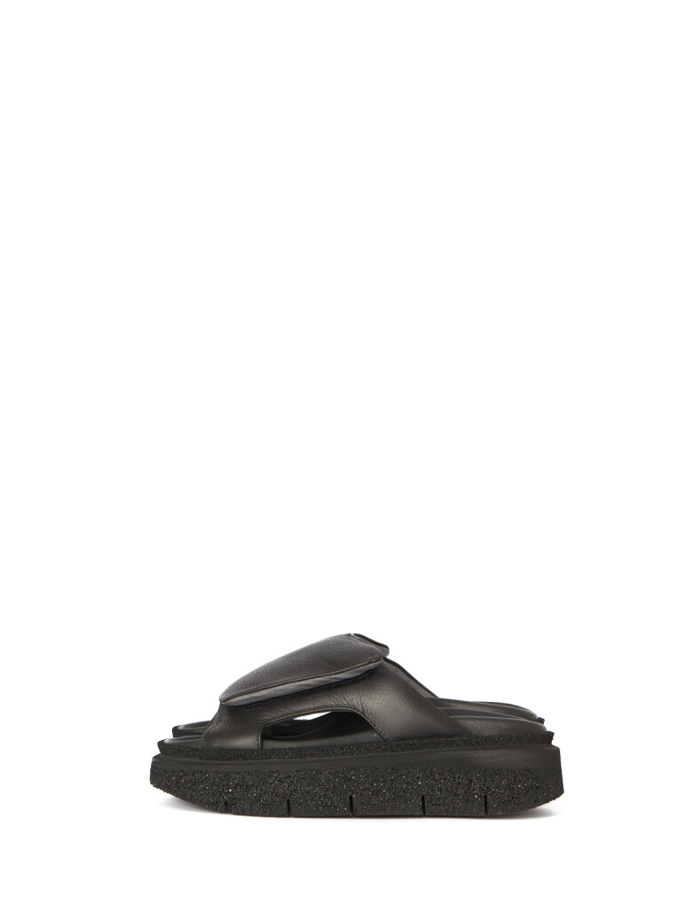 Lofina - Sandal with wide velcro closure