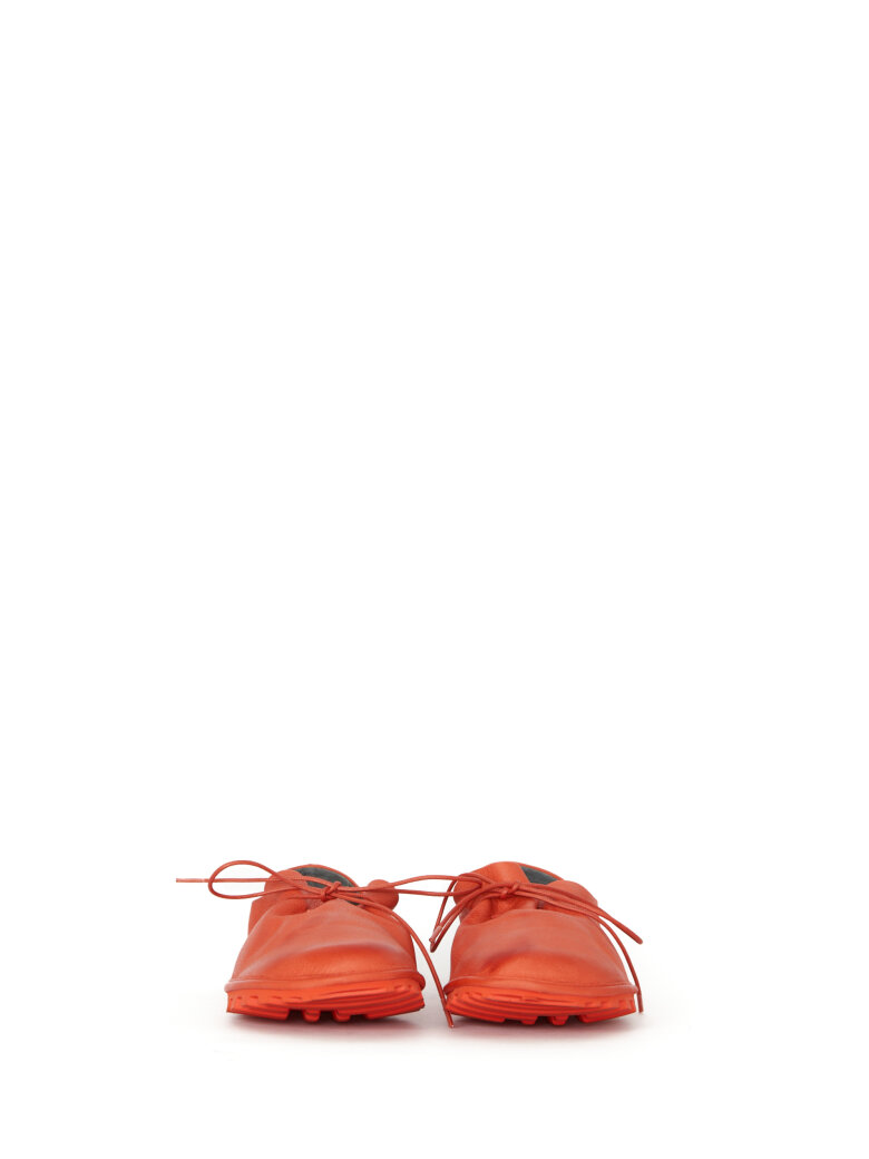 Lofina - Shoe with laces and a flexible sole