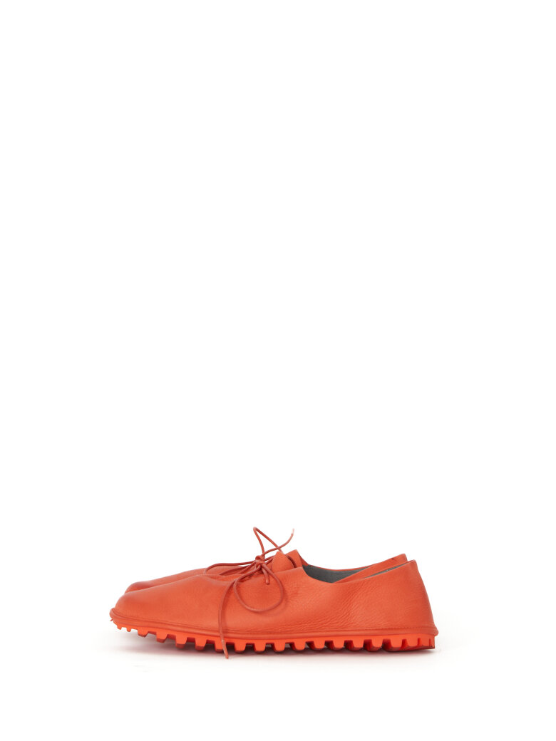 Lofina - Shoe with laces and a flexible sole