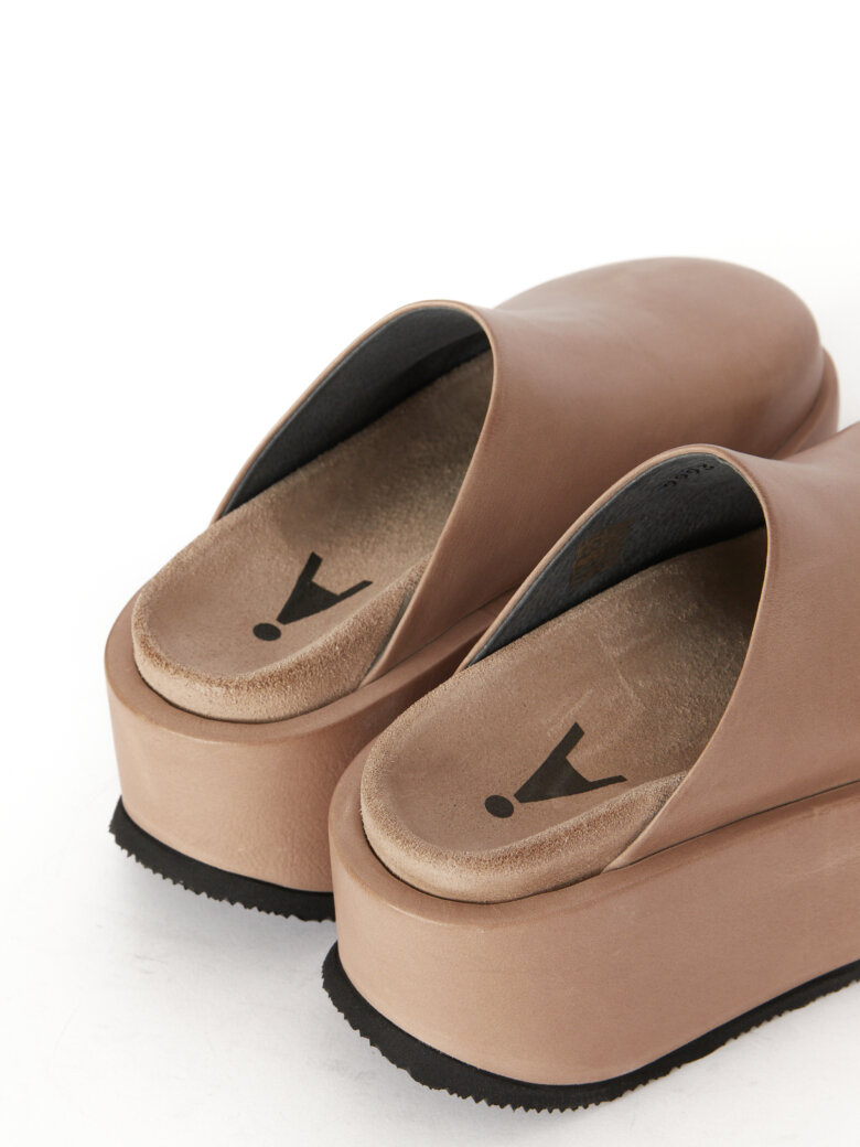 Sort Aarhus - Slip on sandal med platform sål