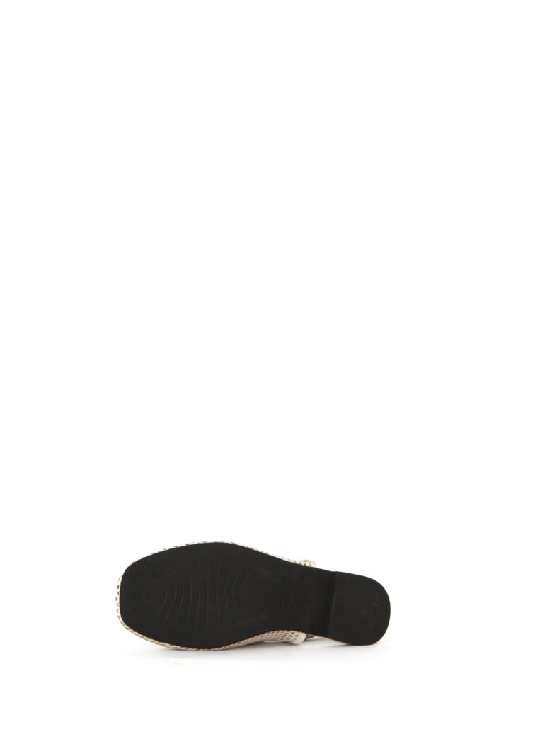 Sort Aarhus - Feminine suede shoe with buckles