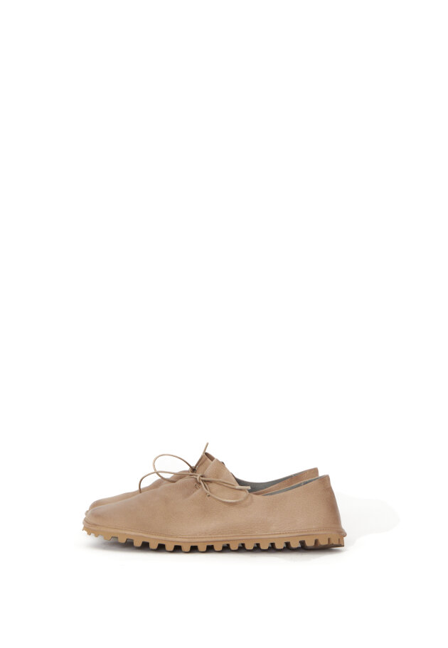 Lofina - Shoe with laces and a flexible sole