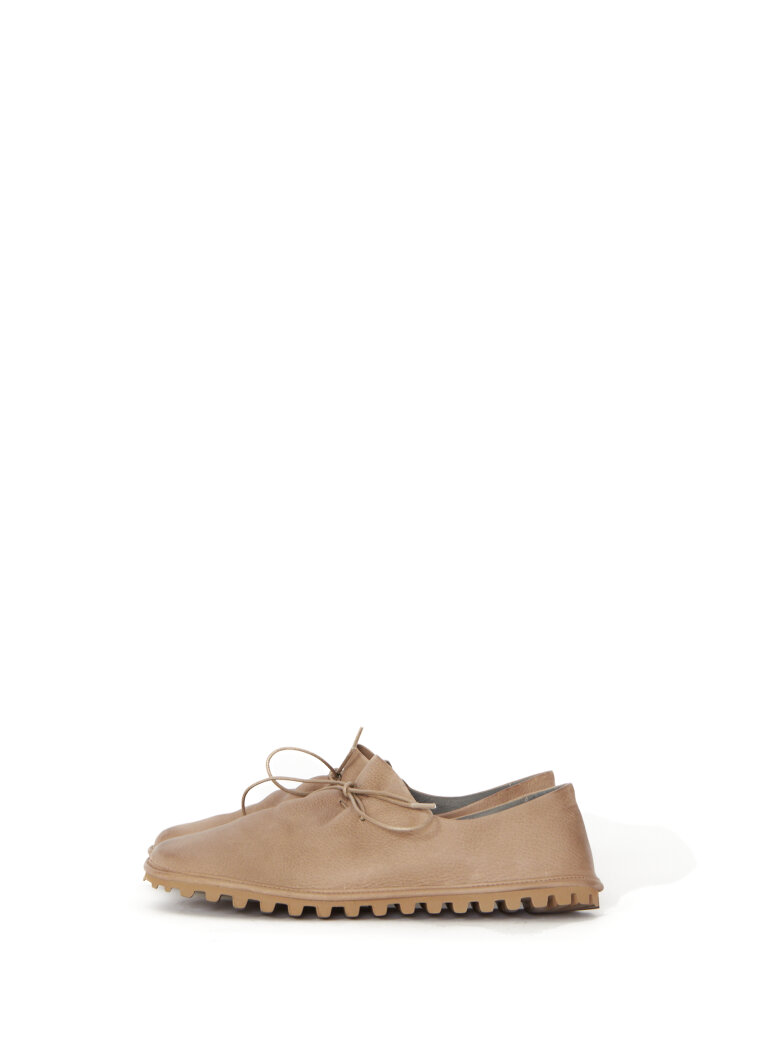 Lofina - Shoe with laces and a flexible sole