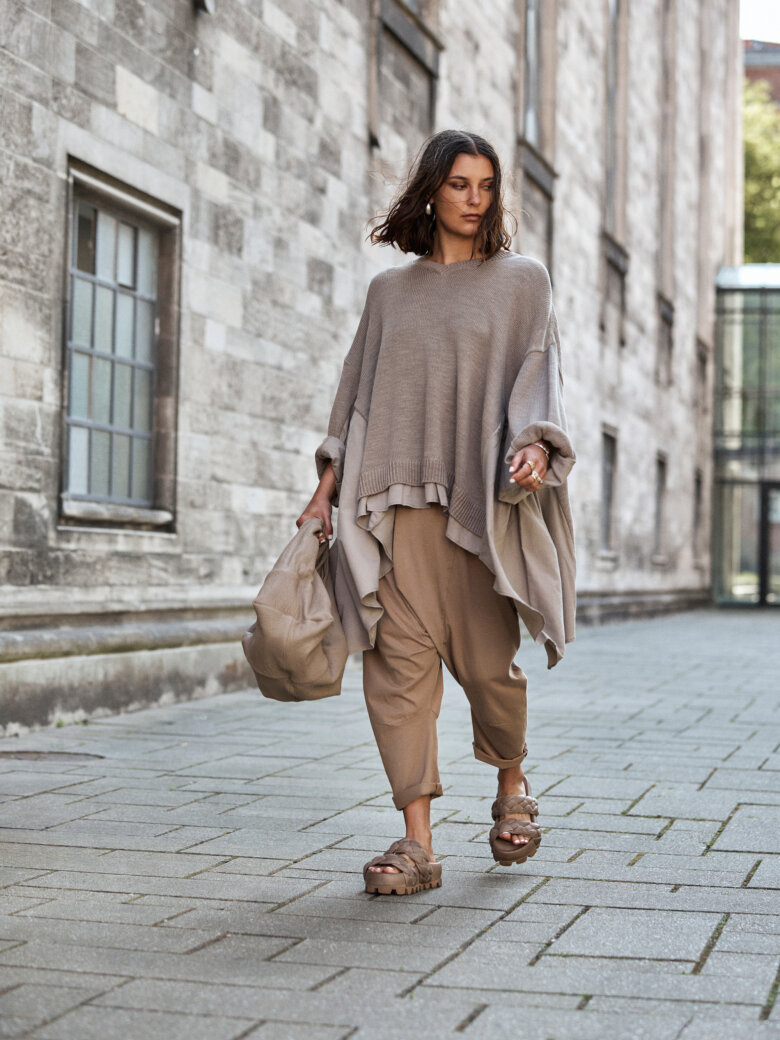 Lofina - Slip on sandal with wide braided straps