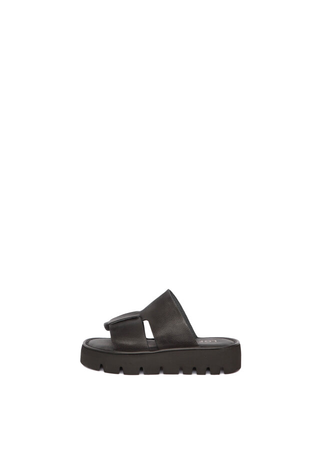 Lofina - Forudbestilling! Sandal med bred rem Lofina - Forudbestilling! Sandal med bred rem