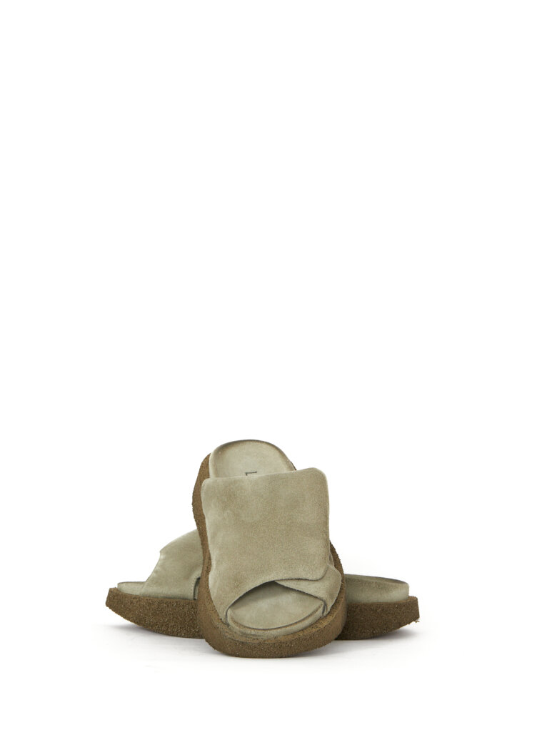 Lofina - Sandal i ruskind med bred velcrorem