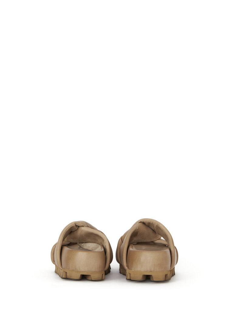 Lofina - Slip on sandal med brede krydsede remme