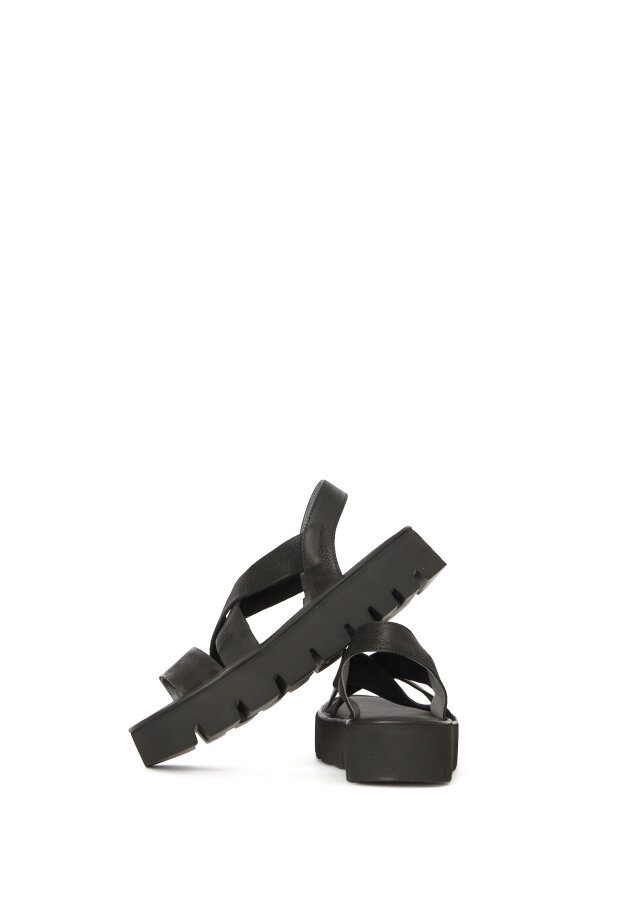 Lofina - Sandal with elastic leather covered straps