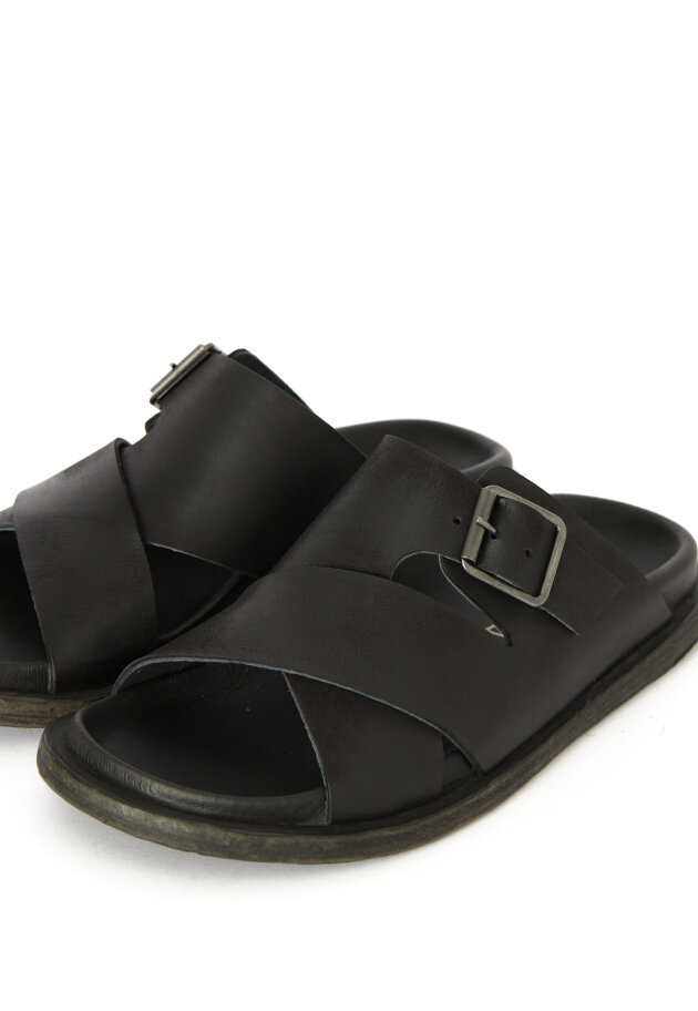 Lofina - Sandal med spænder og lædersål