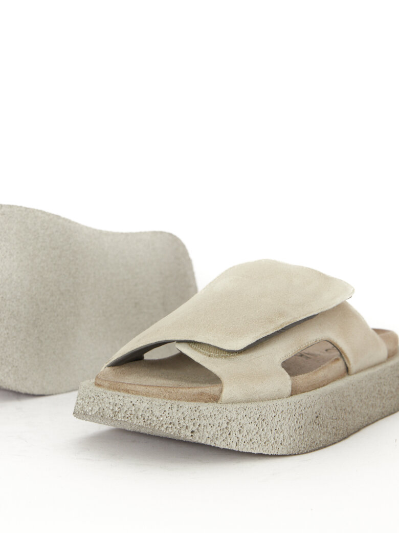Lofina - Suede sandal with velcro closure