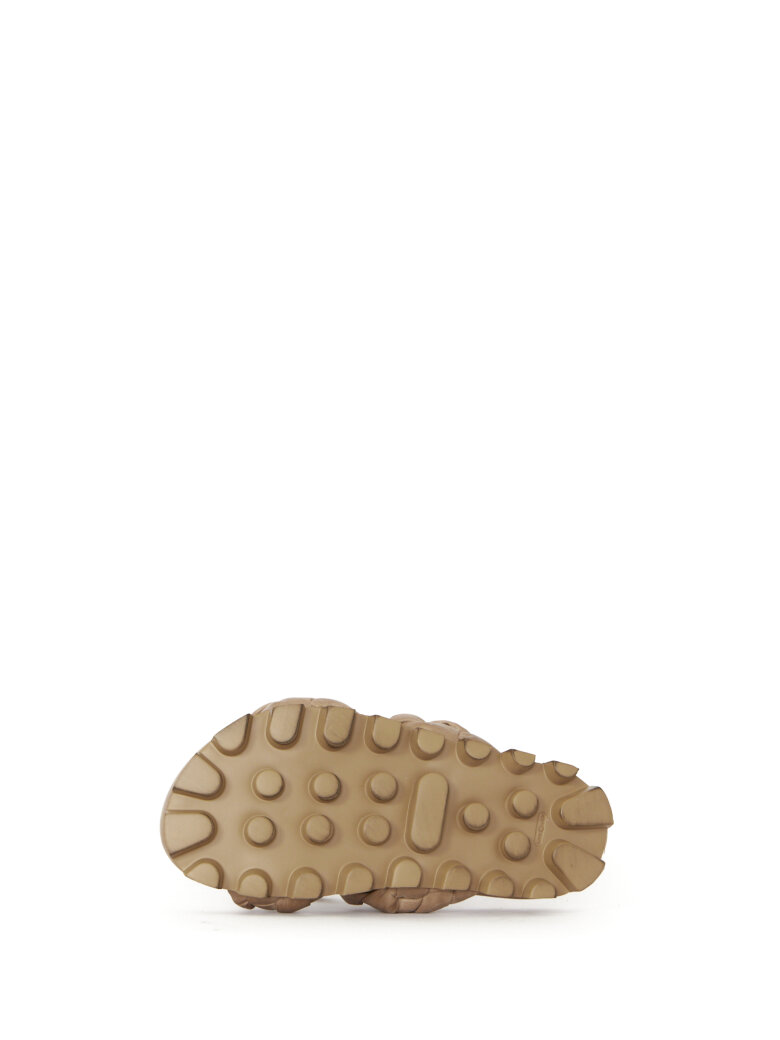 Lofina - Slip on sandal med brede flettede remme