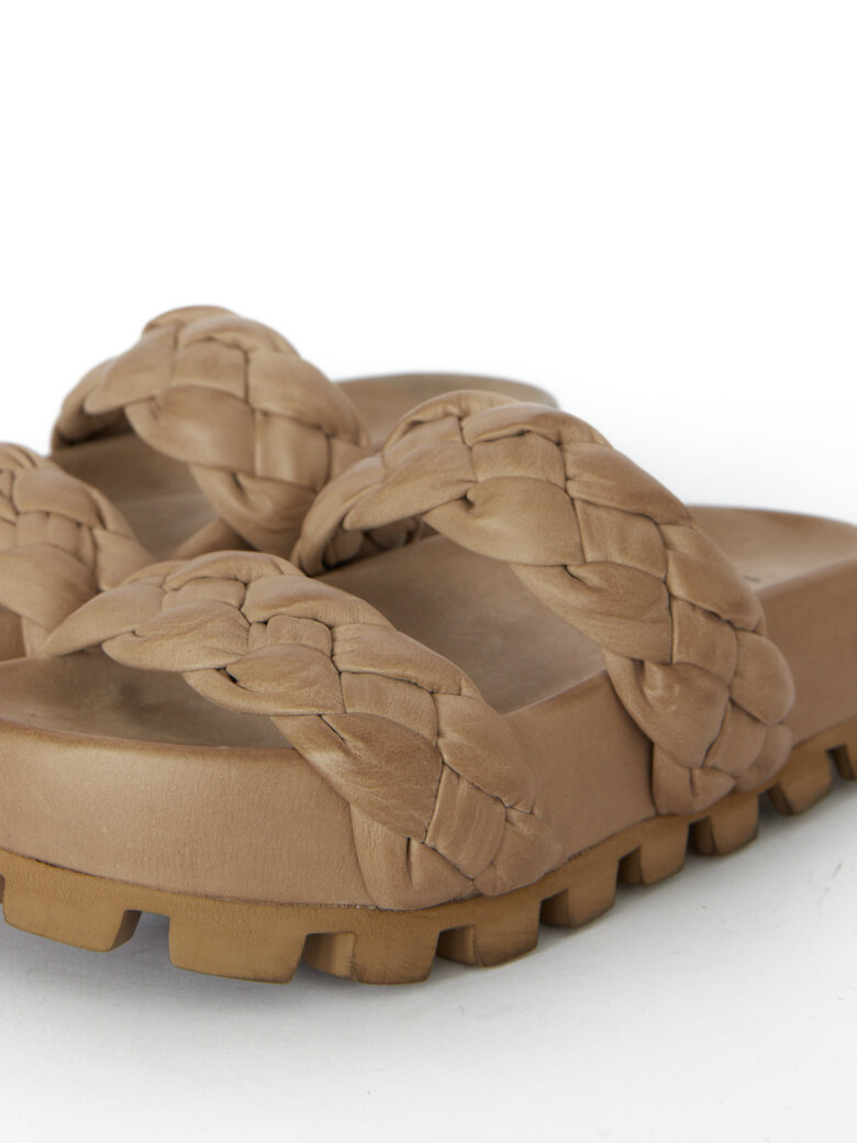 Lofina - Slip on sandal with wide braided straps
