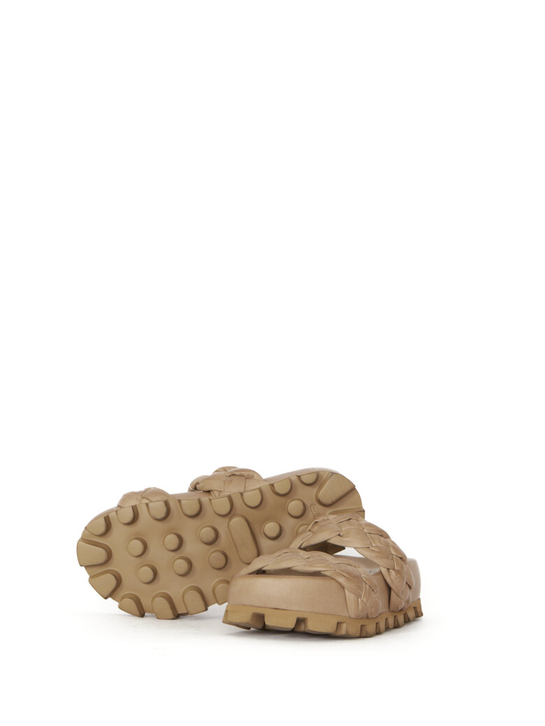 Lofina - Slip on sandal with wide braided straps