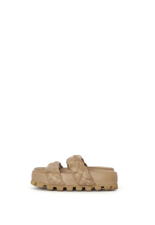 Lofina - Slip on sandal with wide braided straps