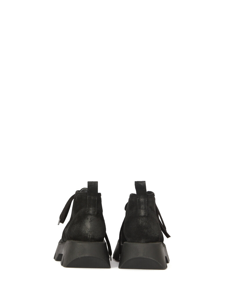 Lofina - Støvle i ruskind med snøre