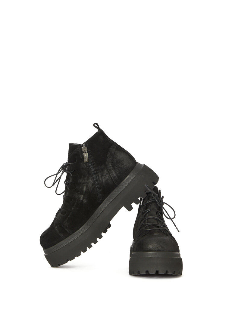 Lofina - Støvle i ruskind med snøre og lynlås