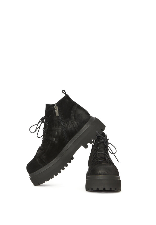 Lofina - Suede boot with laces and a zip