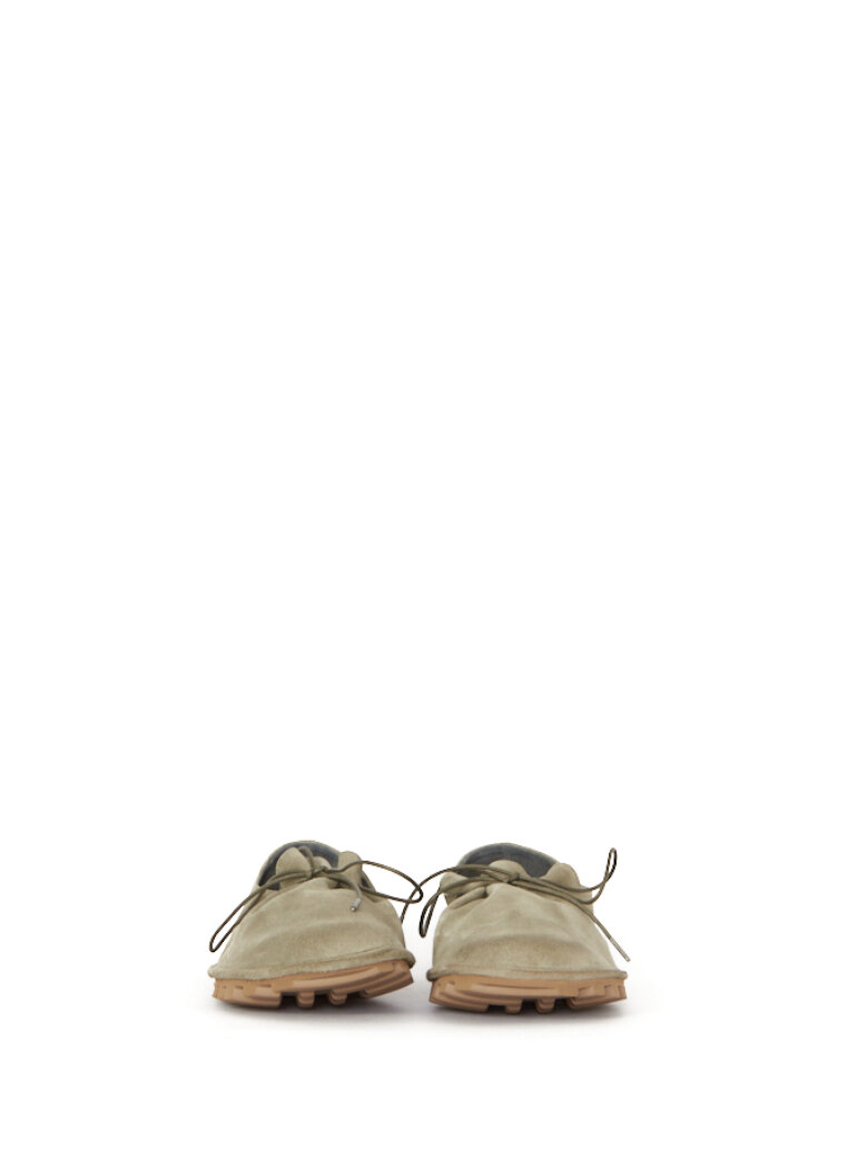 Lofina - Suede shoe with laces and a flexible sole