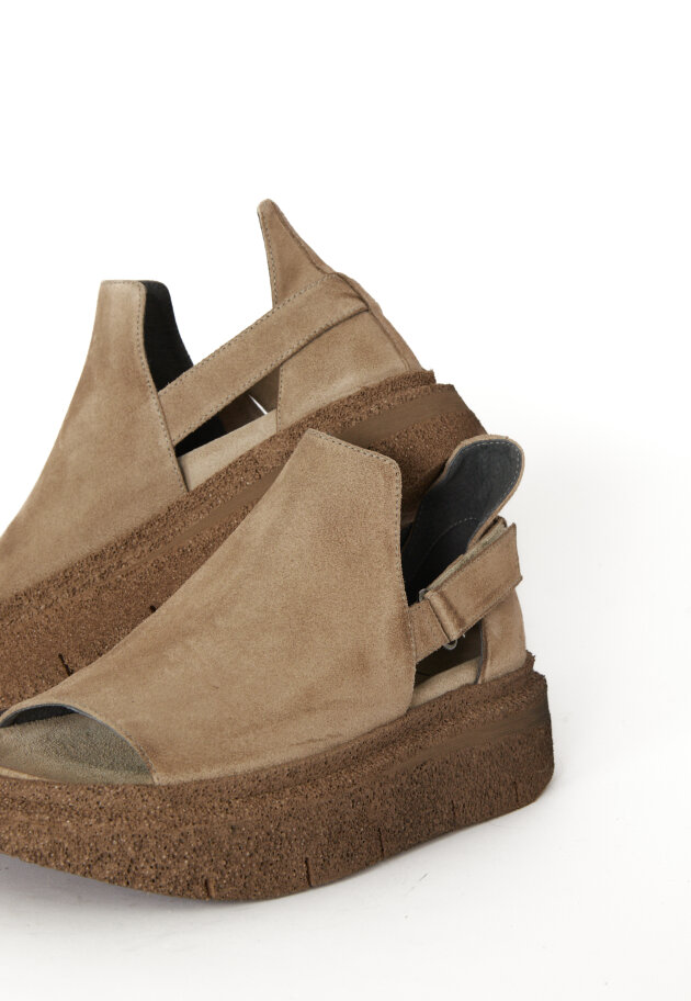 Lofina - Suede sandal with side velcro strap