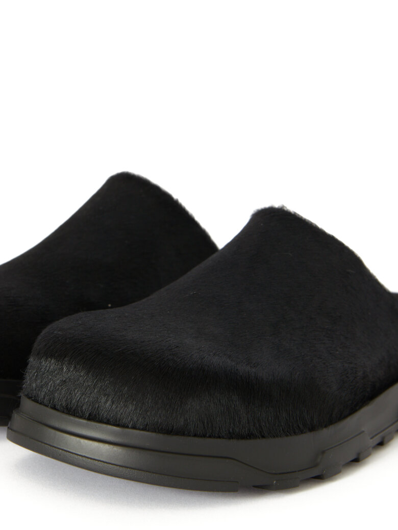 Lofina - Slippers in fur with a footbed sole