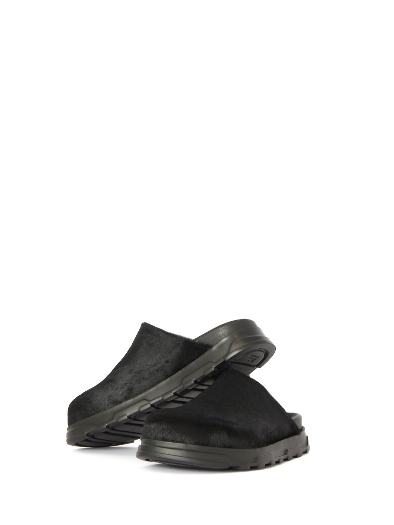 Lofina - Slippers in fur with a footbed sole