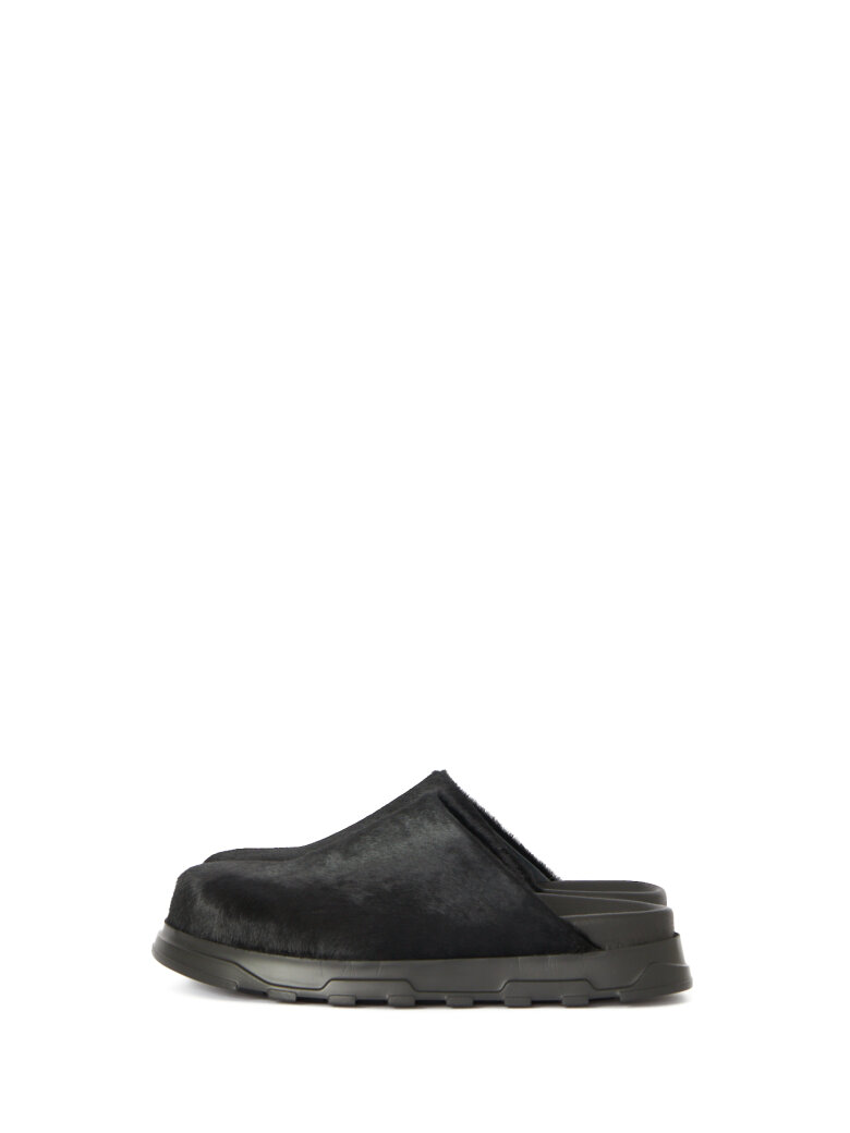 Lofina - Slippers in fur with a footbed sole